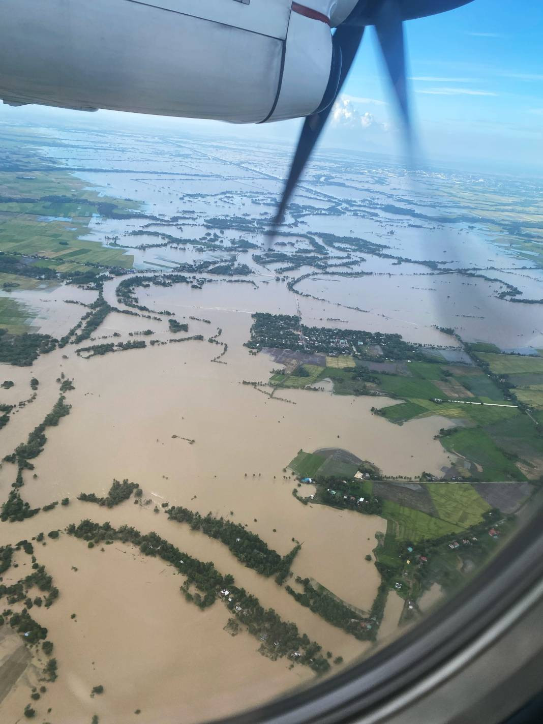 Filipinler’i önce fırtına sonra tayfun vurdu: Can kaybı 145’e yükseldi - Resim: 23